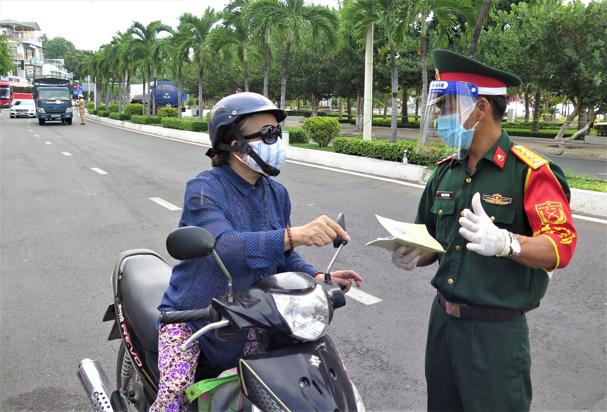 TP.Nha Trang tăng cường kiểm soát người ra đường trong lúc giãn cách /// HIỀN LƯƠNG