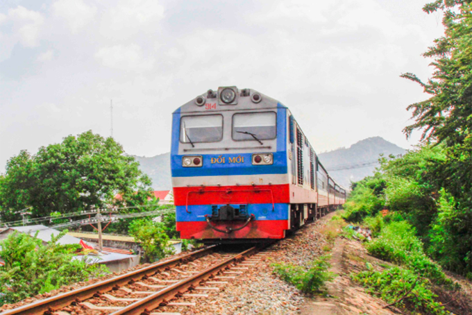 Tạm dừng chạy đôi tàu SE11/SE12